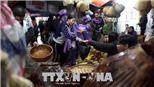 Hàng vạn người đội mưa về chợ Viềng họp phiên 'mua may, bán rủi'