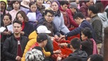 Hà Nội: Phóng sinh hơn 5 tấn cá xuống sông Hồng