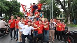 Trai xinh, gái đẹp diễu hành trước giờ G tiếp lửa cho U23 Việt Nam