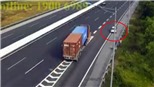 Đề nghị xử lý nghiêm xe ôtô đi lùi ngược chiều trên đường cao tốc
