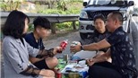 'Mở tiệc' trên cao tốc, tài xế bị phạt tiền, tước giấy phép lái xe 2 tháng