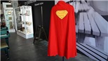 Áo choàng 'đời đầu' của Superman có giá gần 200.000 USD