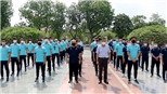 Tuyển Việt Nam dâng hương tại Đài tưởng niệm các Anh hùng liệt sĩ tượng đài Bắc Sơn
