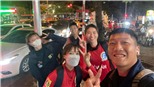 Hy hữu: Đội nữ Hà Nội phải đi bộ về trụ sở CLB vì tắc đường