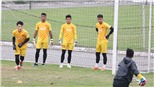 Bùi Tiến Dũng suýt ngã sấp mặt vì chạy xe 1 bánh
