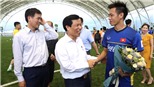 Bộ trưởng Nguyễn Ngọc Thiện thăm và động viên U23 Việt Nam