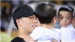 Đình Trọng khoe bằng lái xe cùng ‘anh trai mưa’