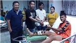 Tuyển thủ Việt Nam tặng tiền cho cầu thủ U19 bị gãy chân