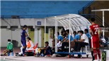 Tiến Linh không bắt tay HLV trưởng khi bị thay ra
