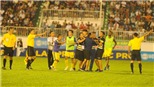 HLV HAGL 'chê' BHL Hà Nội FC, HLV Chu Đình Nghiêm từ chối dự họp báo