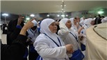 Người hành hương Hồi giáo thực hiện nghi lễ ném đá vào quỹ dữ