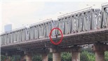 Người phụ nữ 'cố thủ' trên cầu Chương Dương gần 2 tiếng, đòi nhảy cầu