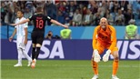Hai đồng đội mắc lỗi ngớ ngẩn góp phần khiến Messi và Argentina thảm bại