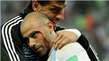 Trọng tài gây tranh cãi vì Mascherano đổ máu vẫn không phải rời sân