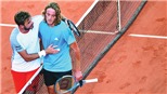 Roland Garros: Tsitsipas phải bật khóc sau cuộc đua marathon 5 tiếng đồng hồ với Wawrinka 