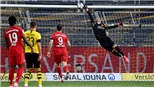 CĐV phát cuồng vì cú lốp bóng siêu đẳng của Kimmich vào lưới Dortmund 