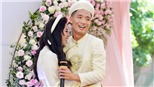 Trung vệ Tiến Dũng cười hết cỡ trong lễ ăn hỏi
