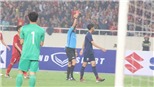 'Sát thủ' U23 Thái Lan chắp tay xin lỗi CĐV sau tấm thẻ đỏ