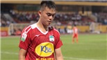 Trở lại sau án phạt, trung vệ HAGL lại bị treo giò vì chơi xấu