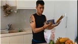Giữa ‘tâm bão’ chỉ trích, Công Vinh vào bếp nấu ăn cho vợ con