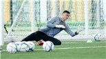 Văn Lâm, Tiến Dũng đọ tài phản xạ nhanh