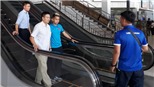 Hồng Duy gặp sự cố tại sân bay, Văn Toàn 'giận hờn' Quế Ngọc Hải