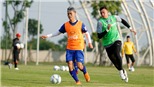 U23 Việt Nam thiếu quân, HLV Park Hang Seo chỉ định Văn Lâm đá trái sở trường