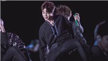 Jimin BTS lắc hông quá gợi cảm, fan khuyên nhau tránh xa anh ra 