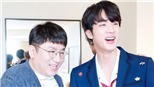 Cười vỡ bụng trước chuyện trò thân mật giữa Jin BTS với Bang Si Hyuk