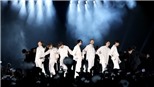 BTS tả tơi, nhễ nhại mồ hôi tri ân fan, còn Jimin nhảy cẫng ăn mừng sinh nhật
