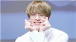 Jin BTS phản ứng đúng chất ‘huyền thoại’ khi được khen vai rộng