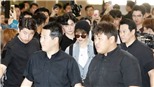 Kinh ngạc trước số lượng vệ sĩ ở hòa nhạc BTS