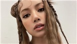 Lisa Blackpink bất ngờ quảng bá trán ‘sân bay’ lần đầu