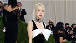 Siêu mẫu Hailey Bieber cũng không cưỡng lại sự nổi tiếng của Rose Blackpink