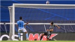 Man City 1-3 Lyon: Sterling bỏ lỡ không tưởng từ cự ly 5m, trước gôn trống
