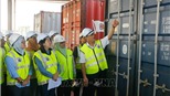 Phát hiện 110 container chứa chất thải độc hại cập cảng Malaysia