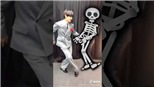 VIDEO: ARMY 'bấn loạn' với clip TikTok chúc mừng Halloween lầy lội của BTS