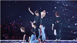 Mệt mỏi kiệt sức là vậy, tại sao cứ bước lên sân khấu, BTS lại vẫn cháy hết mình?