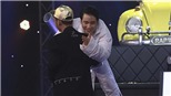 ‘Rap Việt’: Mải mê ăn mừng chiến thắng, Wowy bị tước thí sinh vì Karik tung ‘nón vàng’