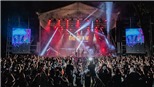 5.000 khán giả khóc cười cùng Bức Tường trong live concert ‘Đường đến ngày vinh quang’