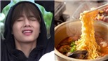 Bật cười xem V BTS say xưa hát về mỳ ramen