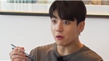 Được xả hơi trong phòng khách sạn, Jungkook BTS lộ bản chất đam mê đồ ăn