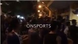 VIDEO: Xúc động hình ảnh CĐV hát quốc ca bên ngoài SVĐ Hàng Đẫy ở trận Hà Nội vs Viettel