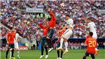 Rio Ferdinand: 'Pique vung tay trong hoảng loạn, phạt đền là chính xác'