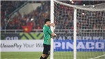 Xúc động khoảnh khắc Văn Lâm ôm khung thành khóc khi Việt Nam vô địch AFF Cup 2018