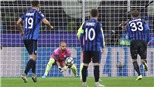 Atalanta 1-1 Man City: Kyle Walker làm thủ môn bất đắc dĩ, cứu thua nhiều hơn cả Ederson, Bravo