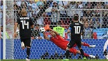 Messi bất lực, đá hỏng penalty khi đối mặt thủ môn vốn là đạo diễn phim